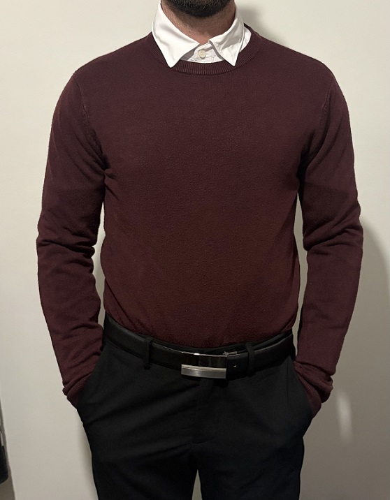 Hemd, Strickpulli und Anzughose