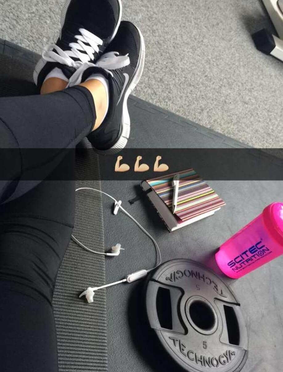 Wie immer bin ich top organisiert! ;) Ein sportliches Bild von mir im Fitnessstudio.