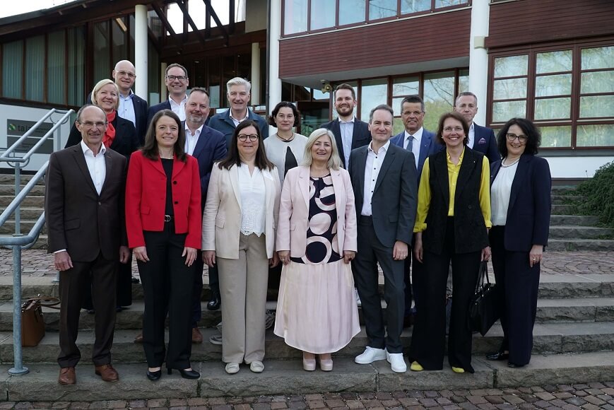 Gruppenfoto Vorstände und Carmen Vilsmeier Gruppenfoto Vorstände und Carmen Vilsmeier