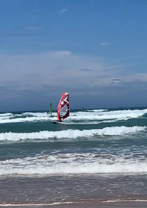 Lars am Windsurfen