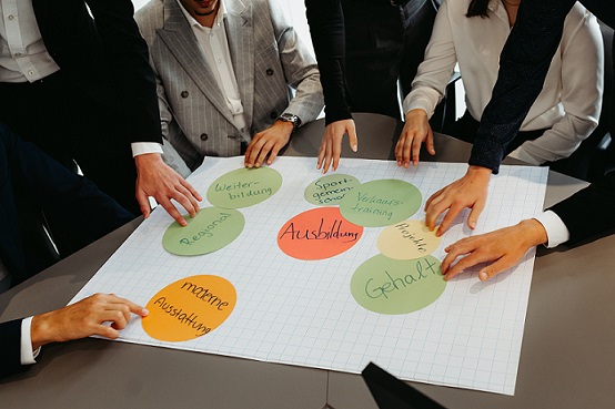 Azubis zeigen uns was sie mit der Ausbildung in der Sparkasse verbinden