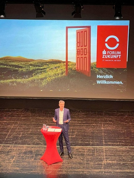 Ingo Zamperoni während seines Vortrags