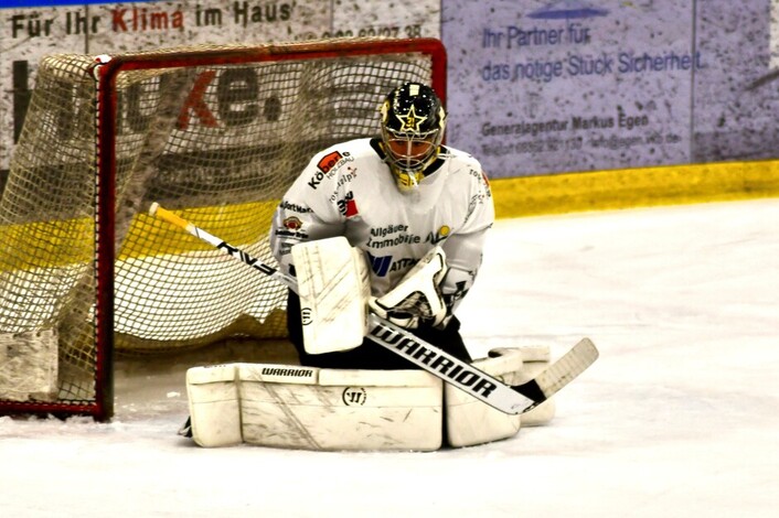 Unser Goalie der ersten Mannschaft Unser Goalie der ersten Mannschaft