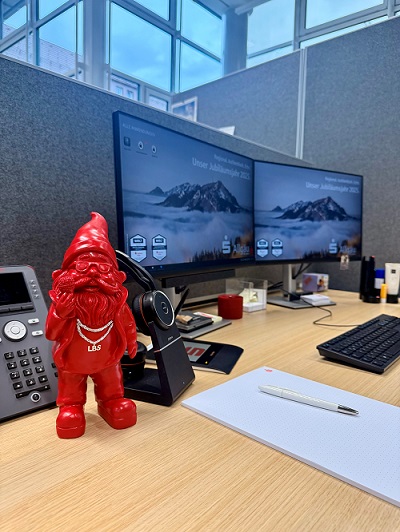 Mein Schreibtisch :) Mein Schreibtisch :)