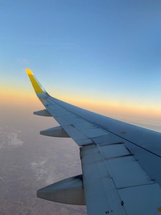 Afra im Flieger nach Spanien 2022 Afra im Flieger nach Spanien 2022