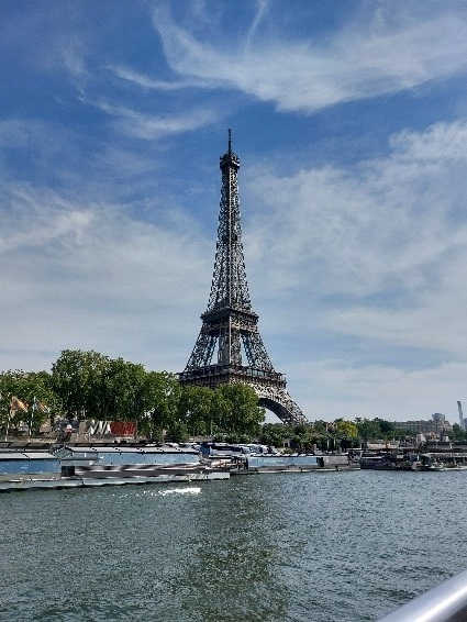 Der Eiffelturm in der Stadt der Liebe