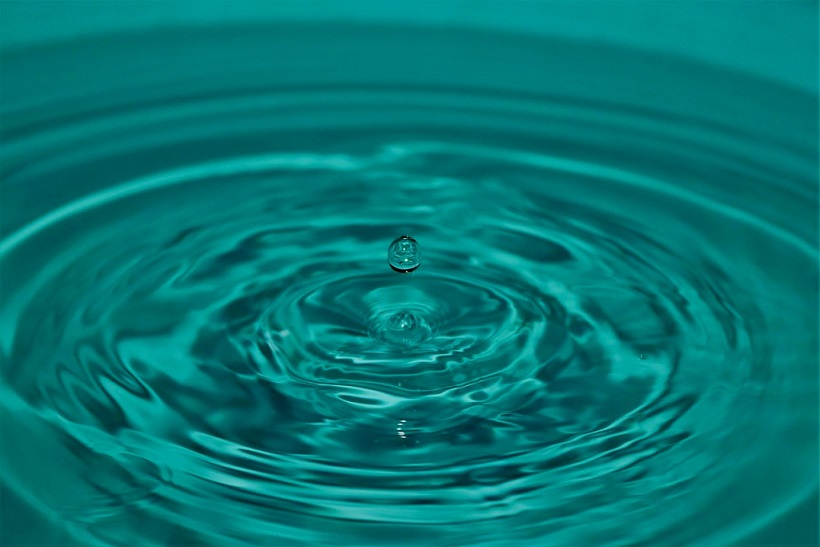 Wassertropfen, Wellen