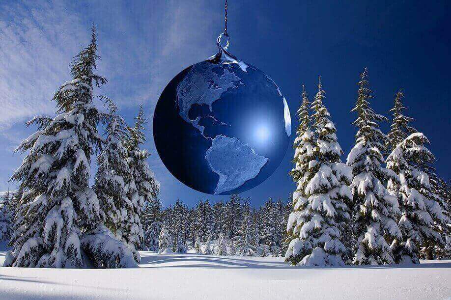 Weltkugel in Winterlandschaft