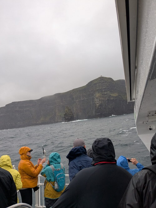 Blick vom Boot auf die Cliffs of Moher