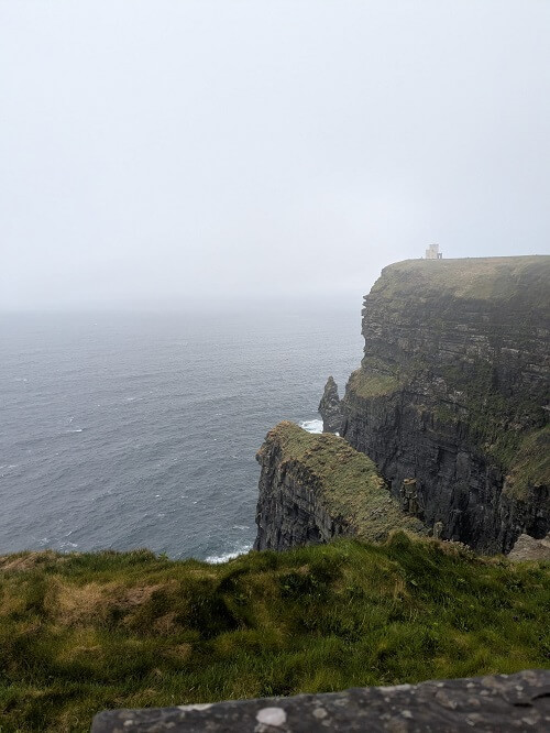 Cliffs of Moher im Nebel