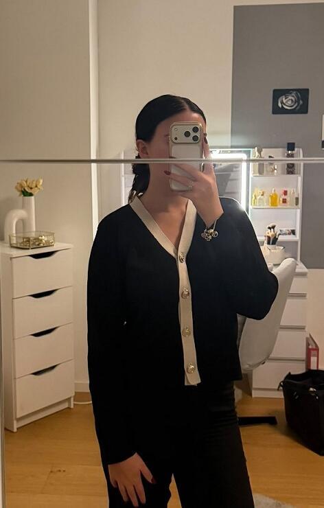 Cardigan und Anzughose