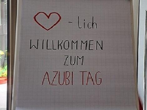 Zocken gegen die Ausbilderinnen und Schnitzeljagd durch die Hauptstelle - unser Azubi-Tag