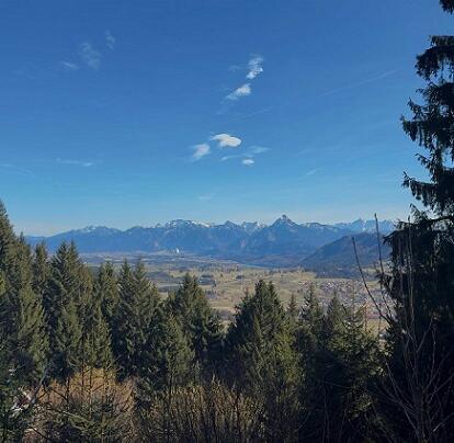 Aussicht von der Hündeleskopfhütte mit Ausblick auf Berge