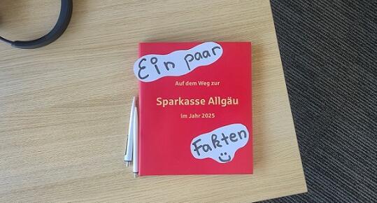 Die Sparkasse Allgäu Chronik mit zusätzlicher Aufschrift "Ein paar Fakten"