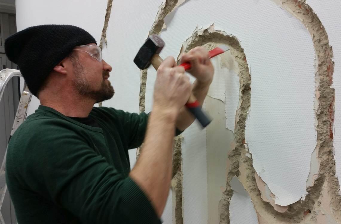 Action im Atelier mit dem „Artist in Residence“ Reto Steiner